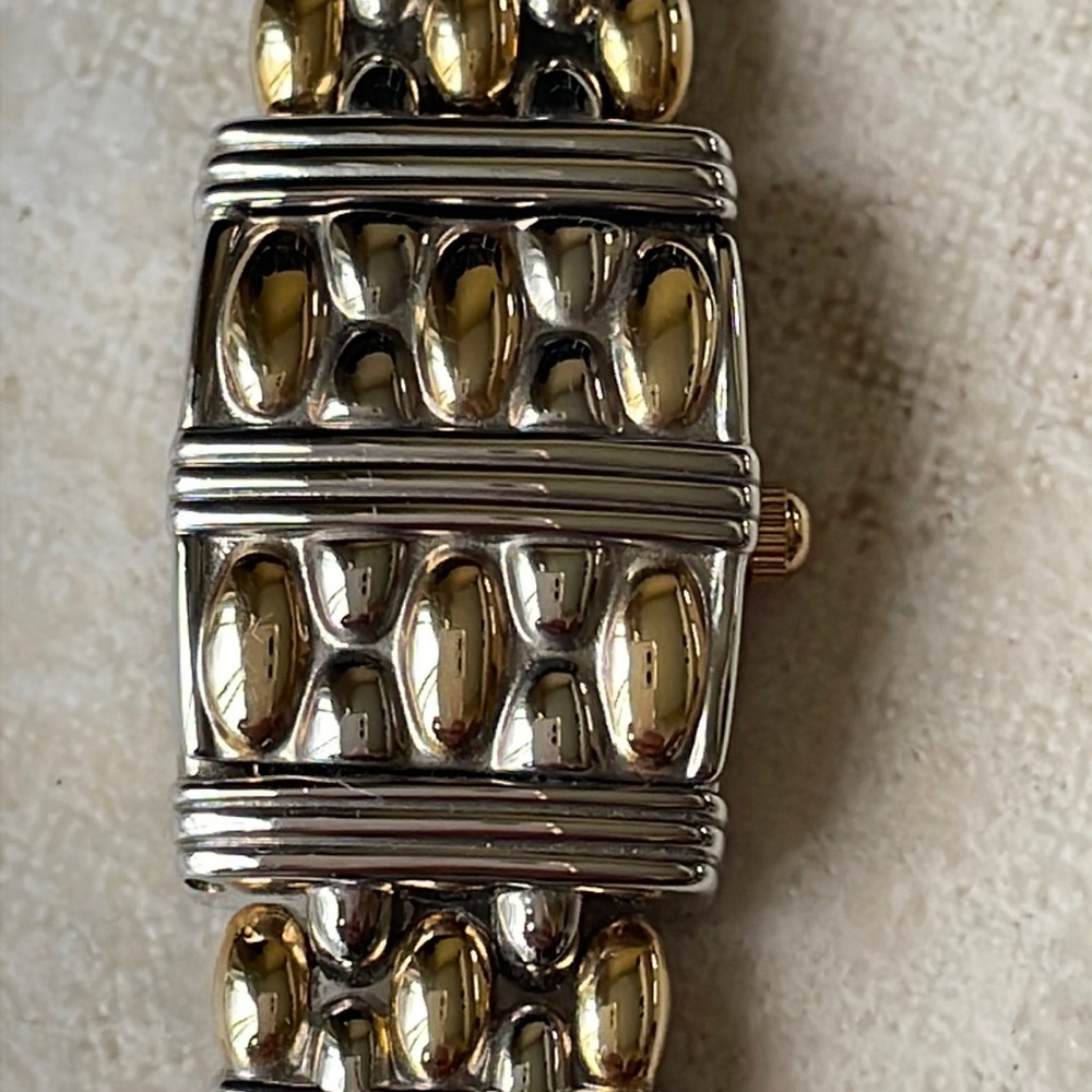 Armitron lady battery water resistant silver and gold - Picture 1 of 7